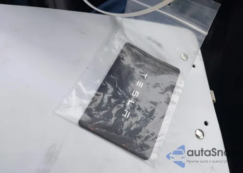 2022 Tesla Model 3 Rear-Wheel Drive from USA, damaged, VIN 5YJ3E1EA0NF376695